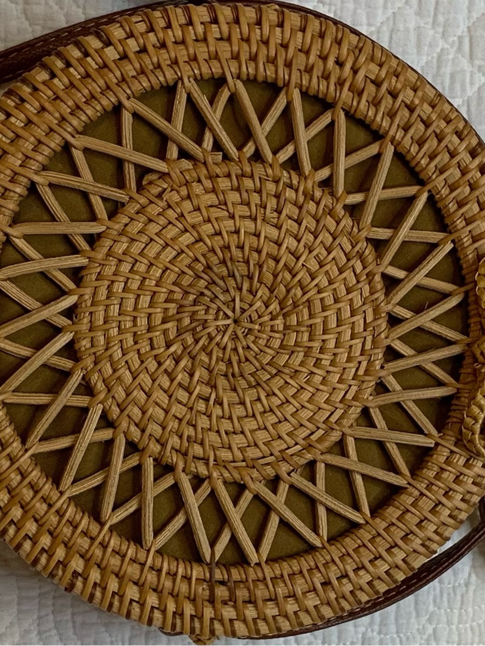Versona Starburst Round Handcrafted Rattan Crossbody Bag  with Bow Shaped Clasp - Picture 2 of 13